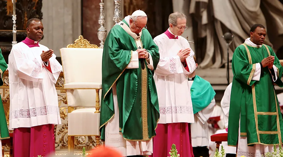 El Papa preside la Santa Misa. Foto: Lauren Cater / ACI Prensa?w=200&h=150