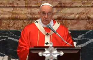 El Papa Francisco en la Misa que presidiu00f3 hoy en la Basu00edlica de San Pedro por los obispos y cardenales fallecidos. Captura Youtube 