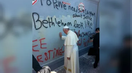 ¿Cómo se le ocurrió al Papa Francisco rezar ante el muro que divide Palestina e Israel?