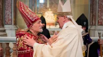 Patriarca Nersés Bedros y el Papa Francisco / Foto: L'Osservatore Romano