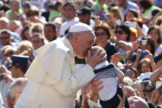 Papa Francisco alienta defensa de la vida “desde la concepción hasta su fin natural”