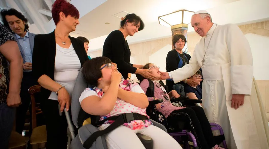 El Papa Francisco con niños con discapacidad / Foto: L'Osservatore Romano?w=200&h=150