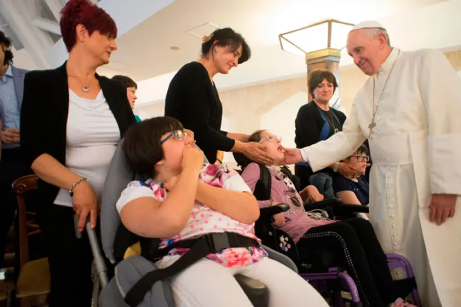Papa Francisco a niños enfermos: Confíen en la ayuda del Señor y en el apoyo de María