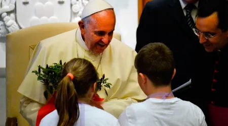 Papa Francisco: Un hijo que no pasa tiempo con sus padres está huérfano