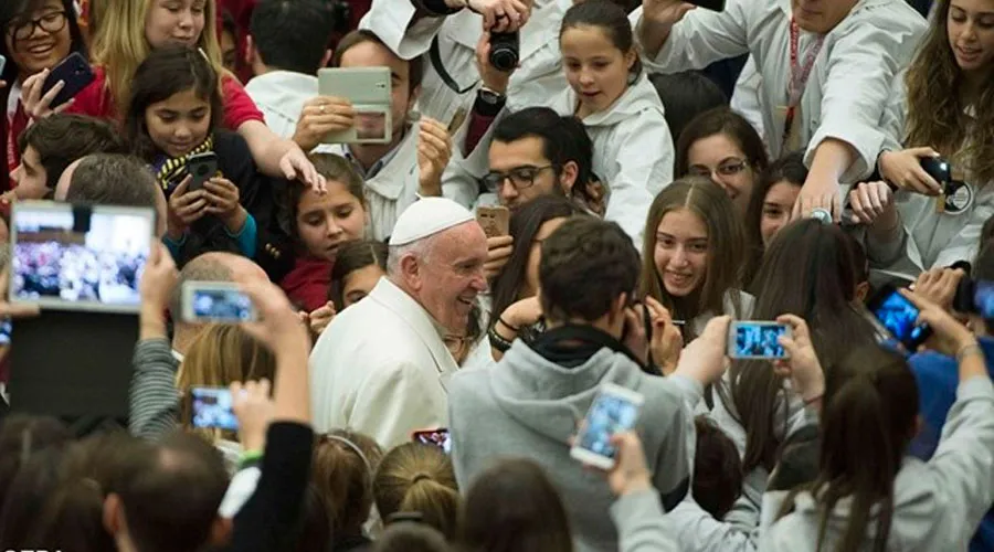 Papa Francisco en encuentro con niños cantores (Pueri Cantores) en el Aula Pablo VI / Foto: L'Osservatore Romano