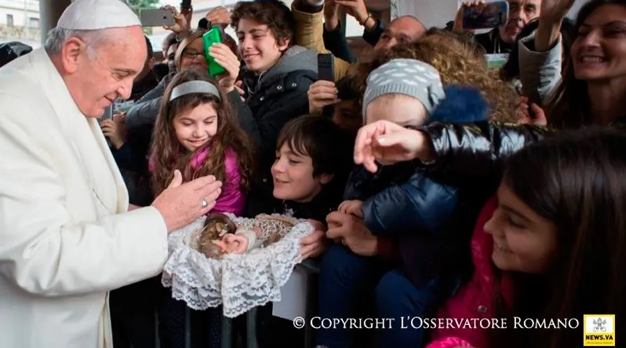 Papa Francisco con niños (foto referencial) / L'Osservatore Romano?w=200&h=150