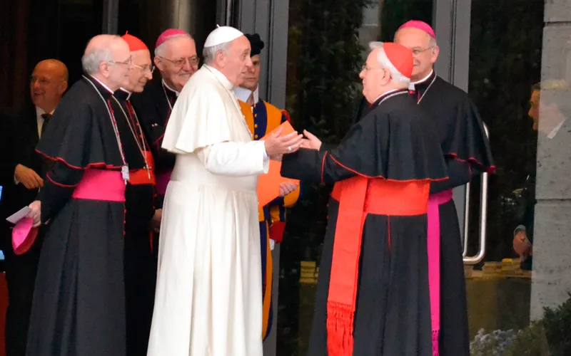 El Papa Francisco con algunos obispos de Italia (Foto ACI Prensa / Daniel Ibáñez)