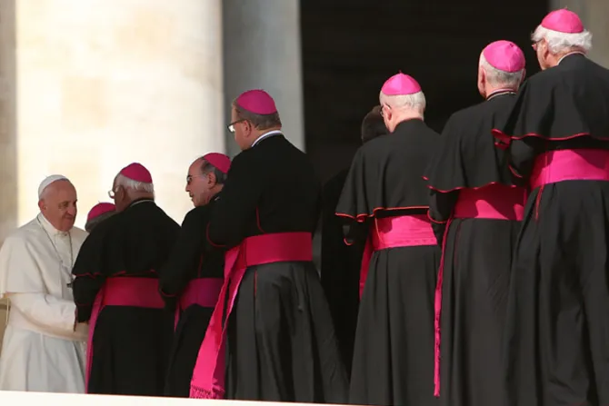 Papa Francisco a Obispos: No vean su cargo como "carrera eclesiástica"