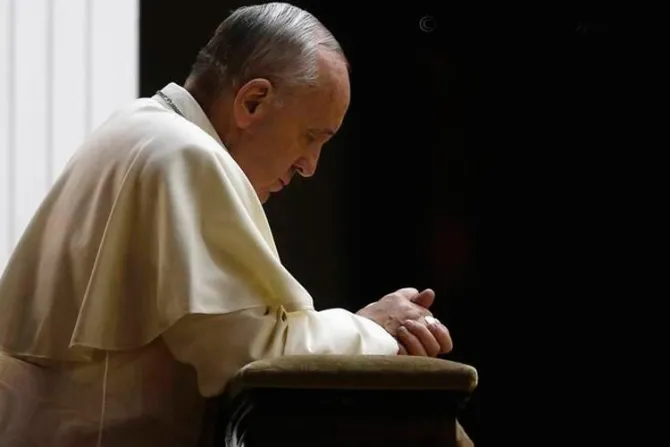 Visita en privado del Papa Francisco a la tumba de Pablo VI en el aniversario de su muerte