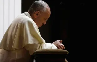 Papa Francisco rezando / Foto: L'Osservatore Romano 