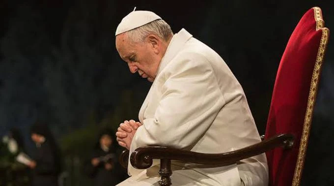 Foto : El Papa Francisco orando / Crédito : L´ Osservatore Romano?w=200&h=150