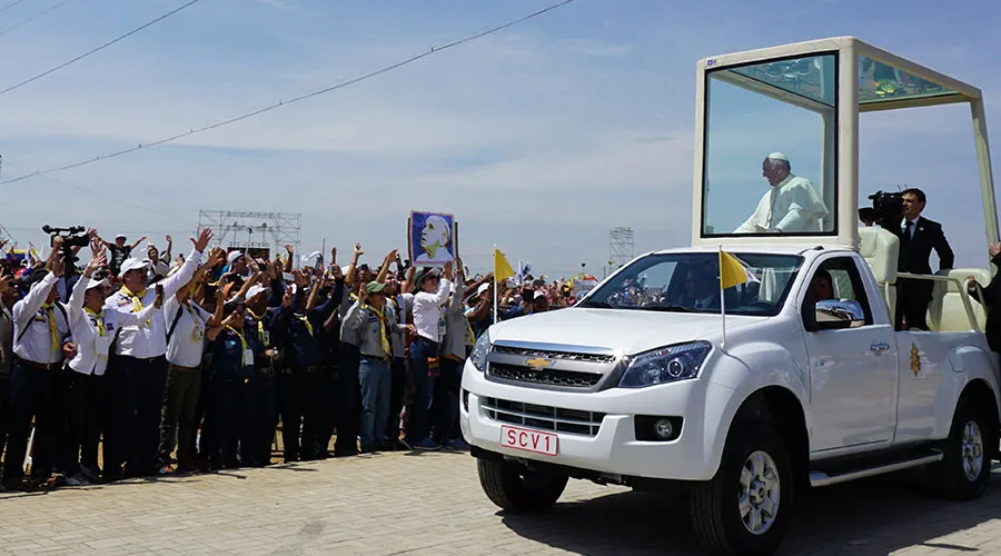 Papa Francisco saluda y bendice a asistentes a Parque Samanes, en Guayaquil. Foto: David Ramos / ACI Prensa.?w=200&h=150