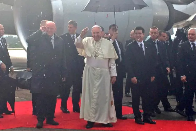 VIDEO: El Papa Francisco llegó a Paraguay, última escala de su gira por Sudamérica