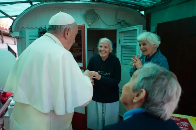 El Papa pide contrarrestar la cultura del desecho que margina a los ancianos