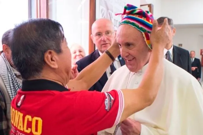 VIDEO: Peruano conquistó al Papa Francisco con un chullo en Florencia