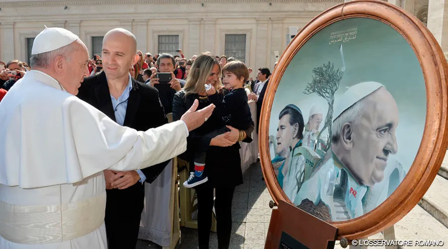 El Papa Francisco y el artista Gustavo Masó / Foto: L'Osservatore Romano?w=200&h=150