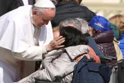 Papa Francisco festeja su santo invitando a los pobres de Roma a tomar helado