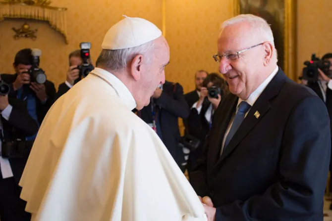Papa Francisco pide a Presidente de Israel reanudar negociaciones directas con Palestina