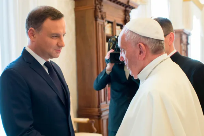 El Papa Francisco quiere rezar en Auschwitz, afirma Presidente de Polonia