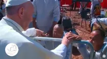 Papa Francisco reza con reos en Centro de Readaptación / Youtube (Captura de Video)