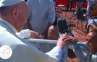 Papa Francisco reza con reos en Centro de Readaptación / Youtube (Captura de Video) 