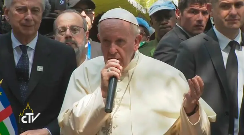 VIDEO: Papa en Campo de refugiados: ¡Trabajen por la paz porque todos somos hermanos!