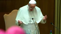 El Papa rezando. Foto: Daniel Ibaéz- ACIprensa