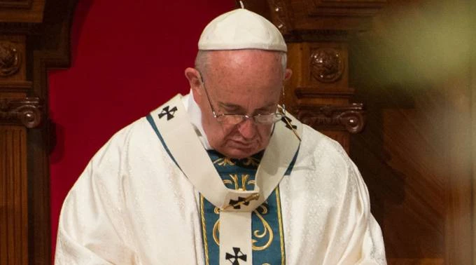 El Papa reza durante una celebración. Foto: L'Osservatore Romano?w=200&h=150