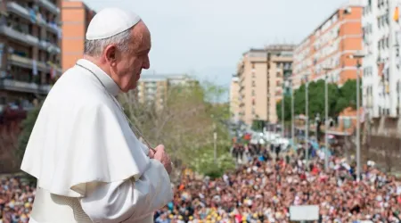 Papa Francisco cuenta que porta crucifijo de sacerdote asesinado por terroristas en Irak