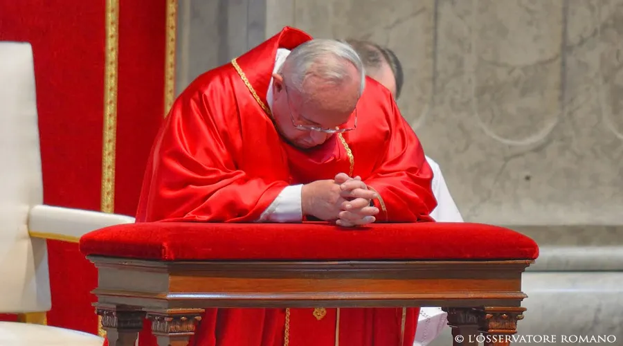 El Papa Francisco rezando / Foto: L'Osservatore Romano?w=200&h=150