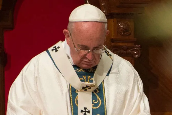 Papa Francisco reza por víctimas de explosión en Madrid