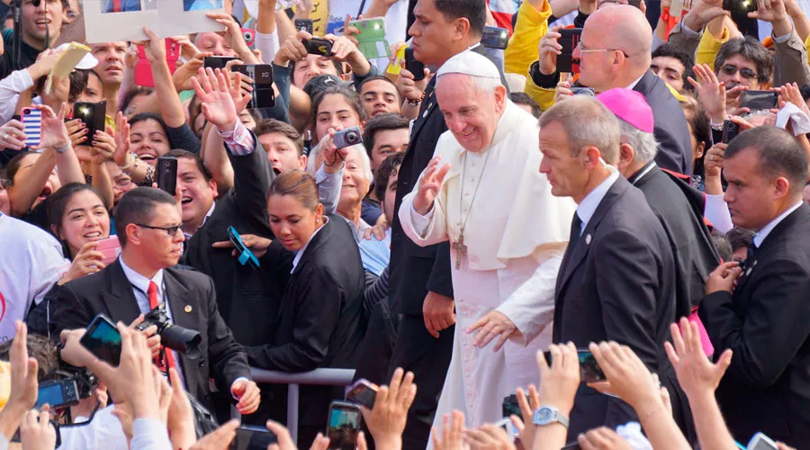 El Papa Francisco saludando a los fieles (imagen referencial) / Foto: David Ramos (ACI Prensa)?w=200&h=150