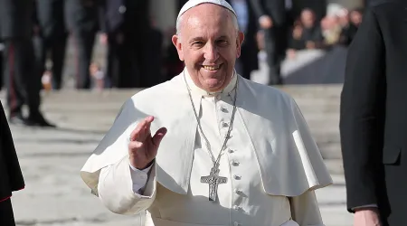 Un buen católico debe entrometerse en política, dice el Papa