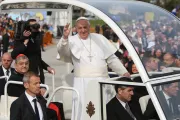 El Papa hace reír a periodistas con el "secreto" de su energía