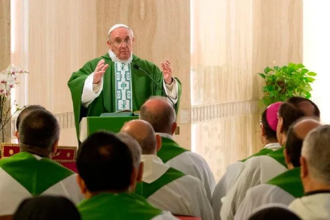 Papa Francisco alerta de dos idolatrías que impiden al creyente ver su destino