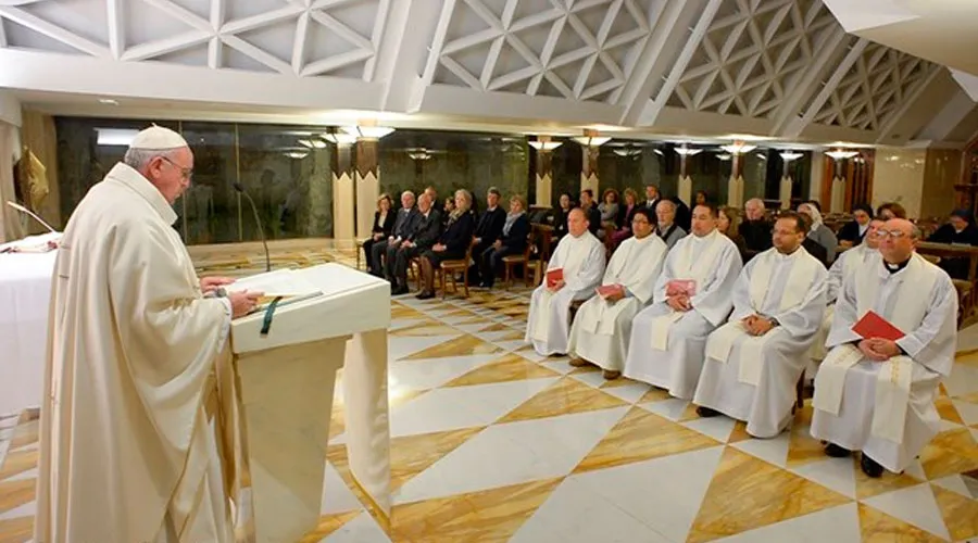El Papa en la Casa Santa Marta. Foto: L'Osservatore Romano?w=200&h=150