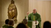 El Papa en la Misa en la Casa Santa Marta. Foto: L'Osservatore Romano