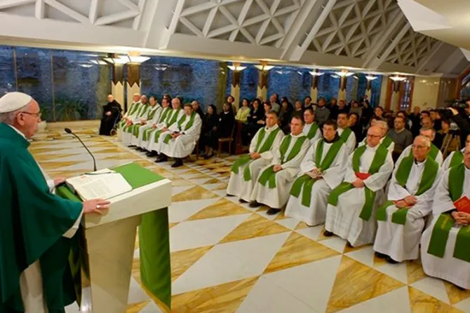 El Papa pide a la Iglesia resistir a tentación de la mundanidad y apego al dinero