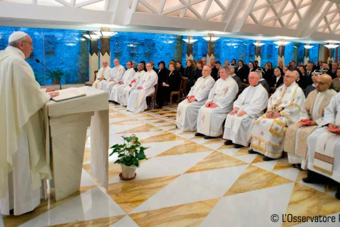 Papa Francisco: Es difícil oír a Dios cuando se gira sobre uno mismo
