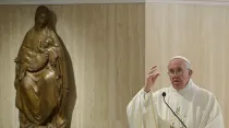 El Papa en la Misa en la Casa Santa Marta. Foto: L'Osservatore Romano