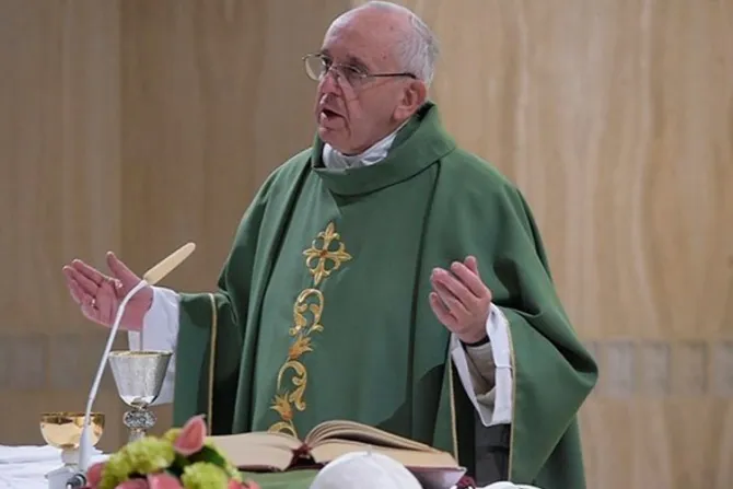 Papa Francisco: Ante la tentación no se dialoga, se reza