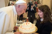 VIDEO: En su cumpleaños el Papa recuerda que todos viajamos hacia el Señor