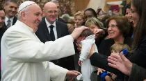 Papa Francisco en audiencia con trabajadores de la Santa Sede. Foto: L'Osservatore Romano.