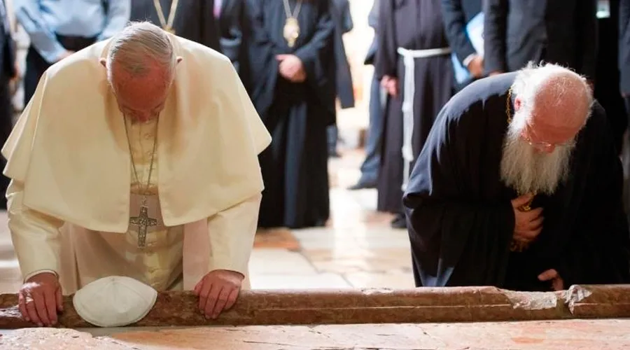 El Papa Francisco y el Patriarca Bartolomé rezan juntos en Tierra Santa: Crédito: Vatican Media