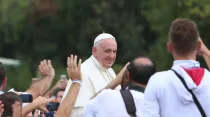 Papa Francisco en visita a Tirana. Foto: Daniel Ibáñez / ACI Prensa