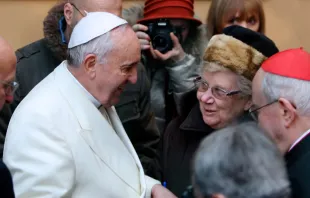El Papa Francisco en la visita de ayer a una parroquia de Roma. Foto Lauren Cater / ACI Prensa 