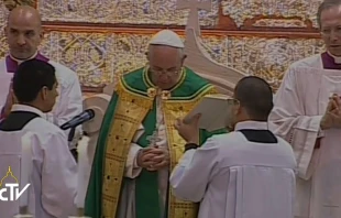 El Papa Francisco en las Vu00edsperas de esta tarde en la Catedral de Asunciu00f3n. Captura de Youtube 