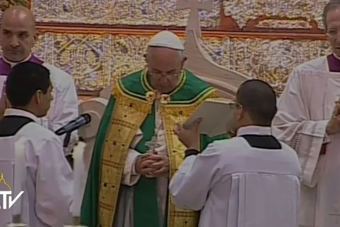 El que es llamado por Dios no es superior ni busca aplausos, dice el Papa en Paraguay