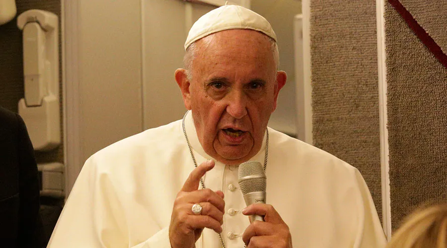 Papa Francisco en el vuelo papal / Foto: Alan Holdren (ACI Prensa)