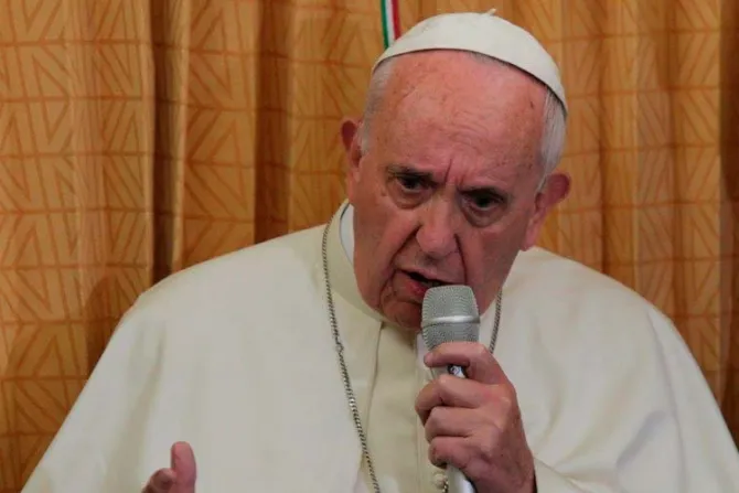 Papa Francisco sobre el aborto: Es lo mismo que hacían los nazis pero con guantes blancos